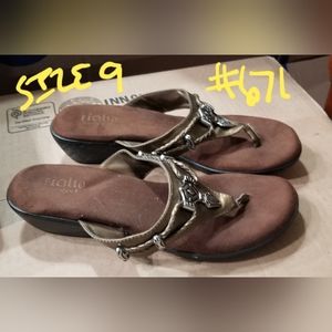 WOMEN'S SANDALS SIZE 9 # 671